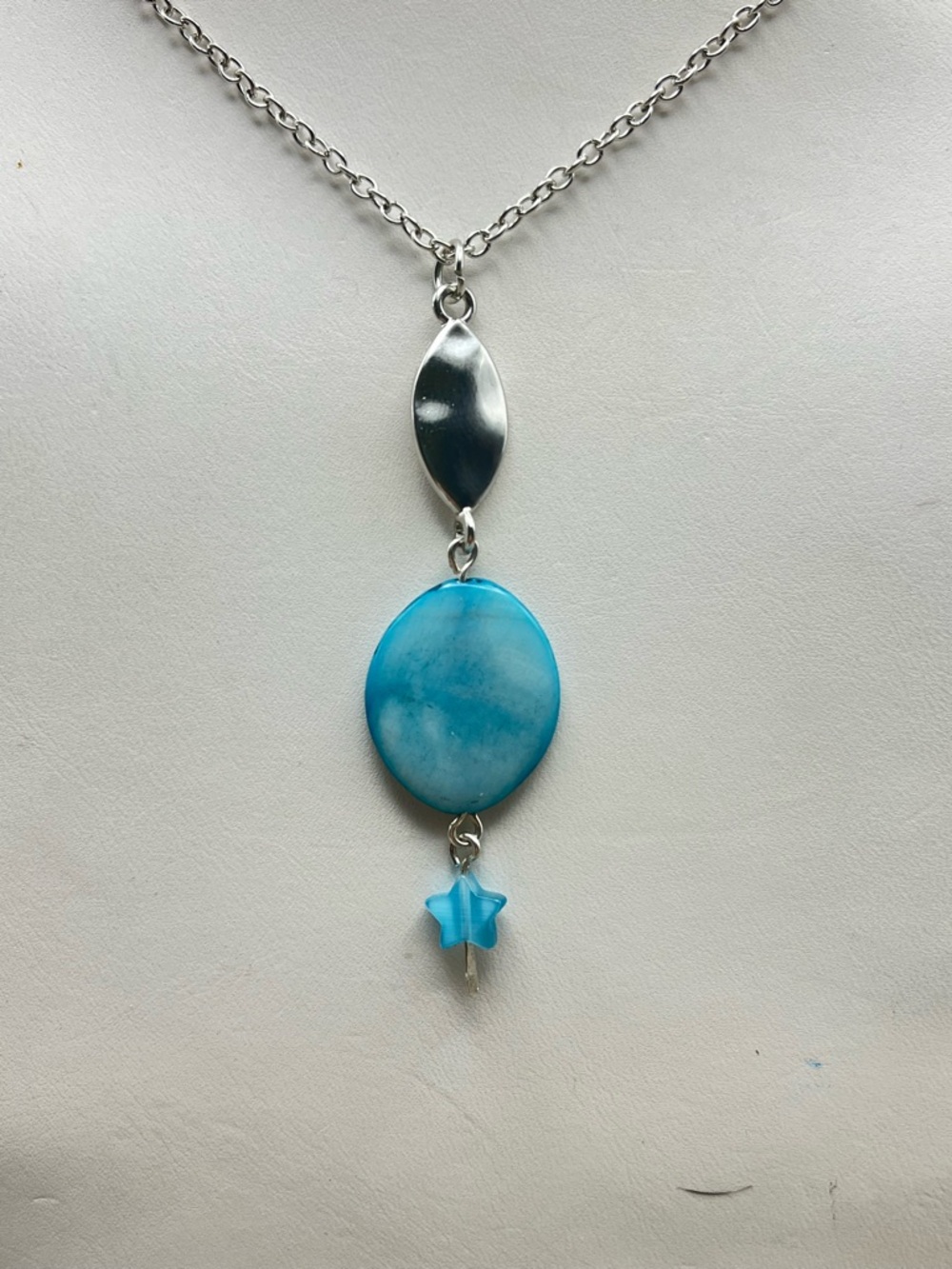 Elegant Silver Tone & Mother of Pearl Pendant Necklace - Dainty & Classic